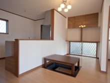 モダン 掘りごたつで寛げる広いリビングとロフトがある家 30代 愛知県江南市 名古屋市 一宮市で新築木造 Rcコンクリートのデザイン注文住宅 一戸建てを建てる地域密着の工務店 ホームアンドニコ 安井建設 モダン 掘りごたつで寛げる広いリビングとロフトがある家 30代 愛知県江南市 名古屋市 一宮市で新築木造 Rcコンクリートのデザイン注文住宅 一戸建てを建てる地域密着の工務店 ホームアンドニコ 安井建設